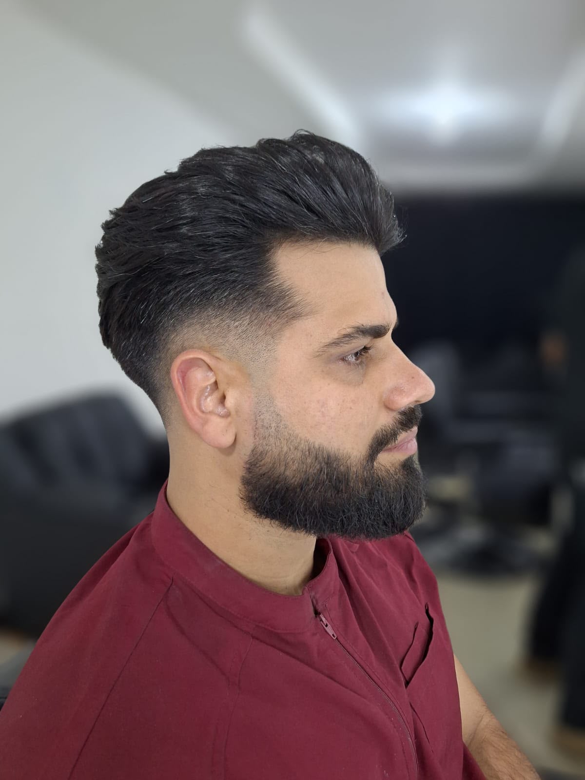 Pompadour Fade con Barba — Mister Barbershop