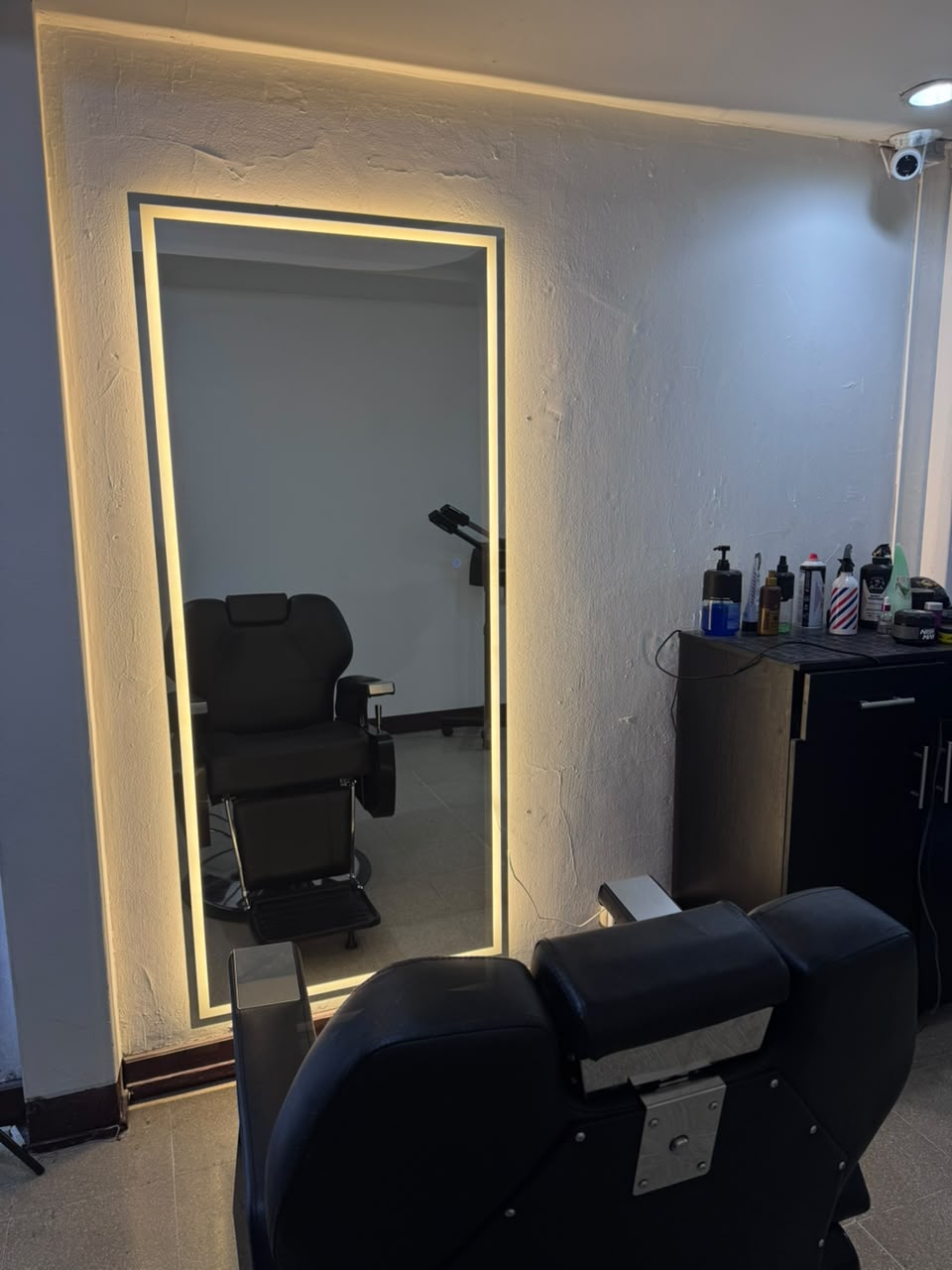 Espejo rectangular con silla — Mister Barbershop
